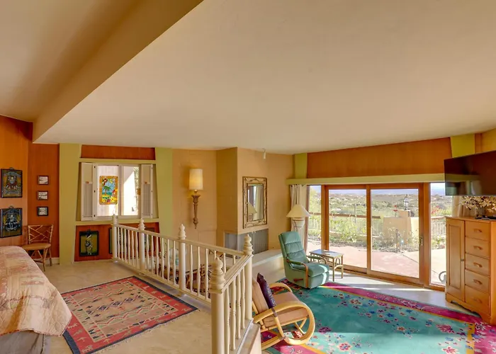 Stunning Views + Pool! Hilltop In Holiday home