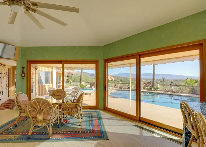 Holiday home Stunning Views + Pool! Hilltop In