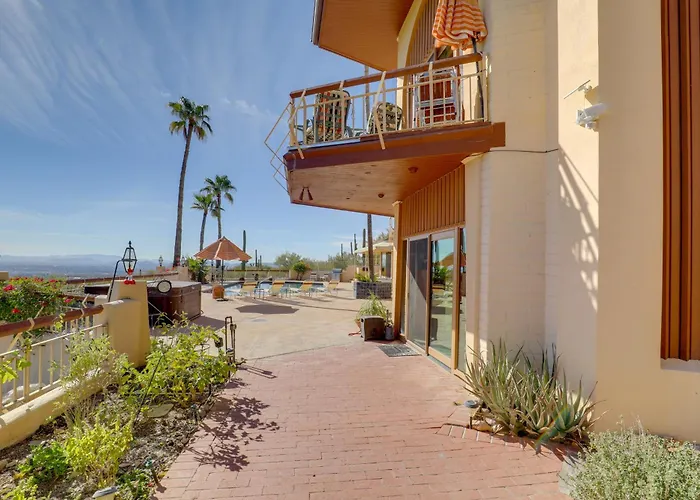 Stunning Views + Pool! Hilltop In Holiday home *